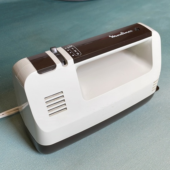 Vintage 70s Moulinex Handheld Mixer - Picture 10 of 14